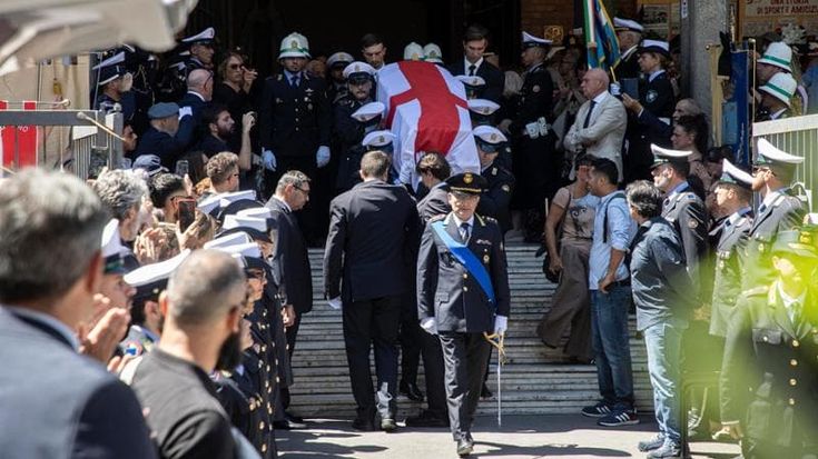 Funerali del vigile Francesco Imprezzabile, il parroco: “Ha fatto un gesto eroico”
