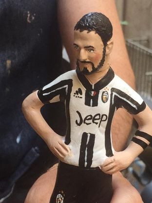 Ecco Higuain bianconero tra i pastori del presepe di Napoli