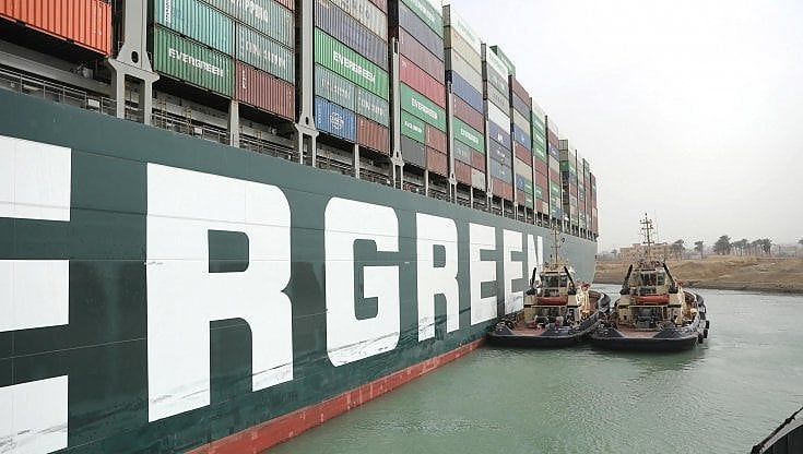 Suez e Covid mandano in tilt il traffico merci. Mancano legno e pvc, chip spariti, allarme carta igienica