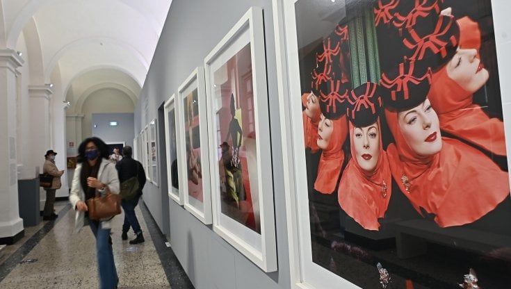 Fotografia, il glamour di Horst e l’ironia di Model: scatti mitici a Camera