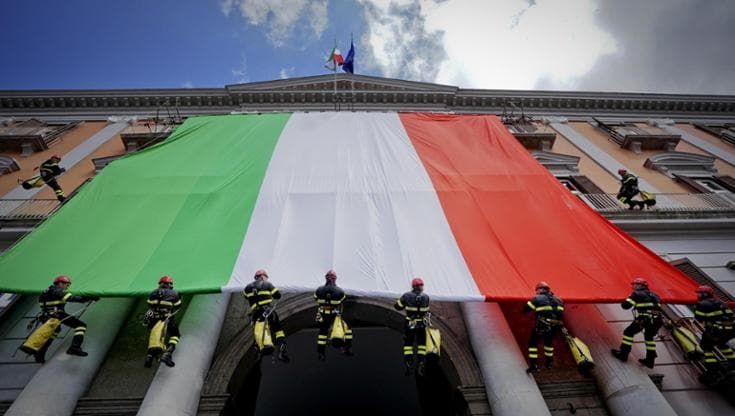 Festa della Repubblica, cerimonia al Plebiscito. Al San Carlo concerto e collegamento con Mattarella