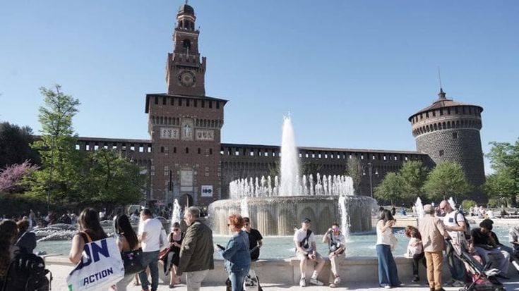 Meteo, caldo anomalo a Milano: fino a venerdì massime a 27 gradi. Ma poi le temperature crolleranno