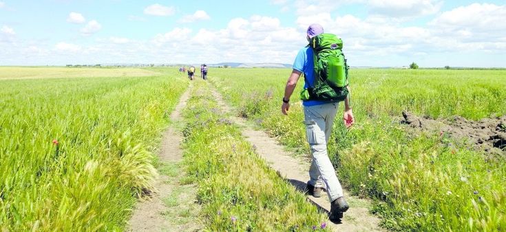 La pandemia non ferma l’Italia che va a piedi. Ecco l’identikit del perfetto camminatore 