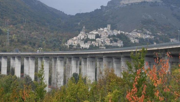 Autostrada dei Parchi, Tar rinvia a Consulta revoca della concessione ai Toto: caso non paragonabile a Ponte Morandi