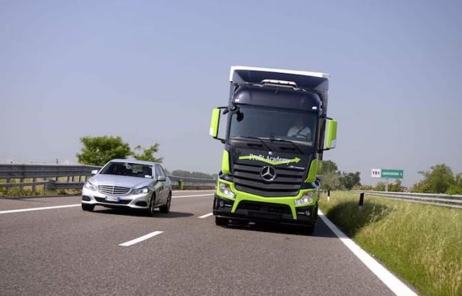 Mercedes i mezzi pesanti diventano più leggeri