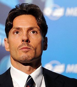 Costi in aumento, diritti tv e politica. La Borsa punisce gli errori di Mediaset