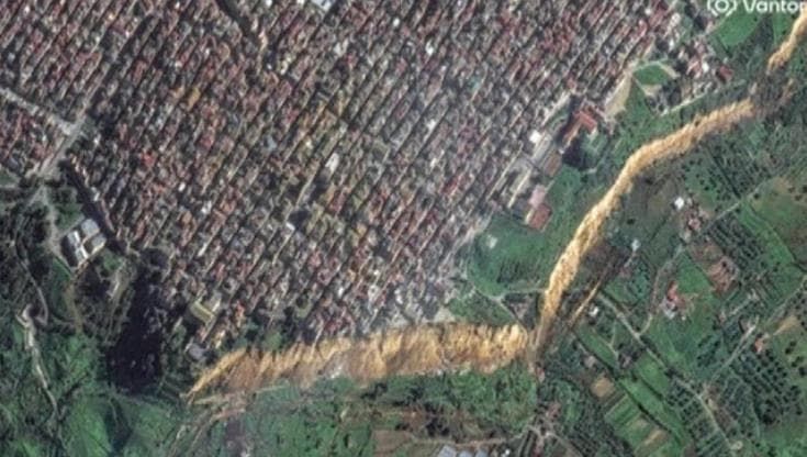 Niscemi, prima e dopo la frana: le immagini satellitari