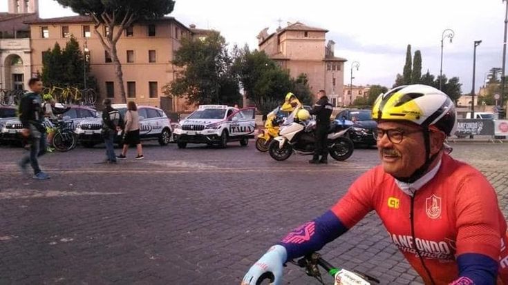 Ciclista travolto e ucciso da un’auto sulla via Aurelia