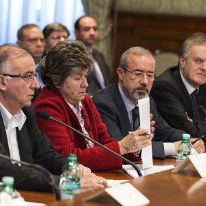Poletti: "Nessuna trattativa sul Jobs act". I sindacati: "Lotte crescenti"