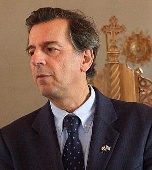 Atene, targa falsa e niente patente<br />Nei guai l'ex ministro dei trasporti