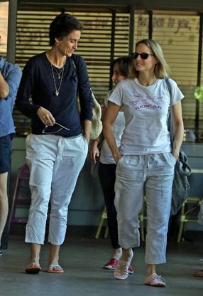 Jodie Foster astemia per amore, smette di bere per la compagna ex alcolista