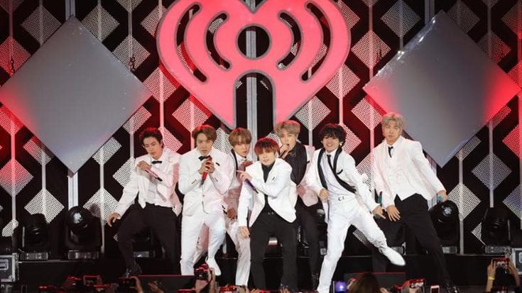 BTS, giudice condanna una donna che suona 133 volte al citofono di Jungkook: “Ossessione estrema”