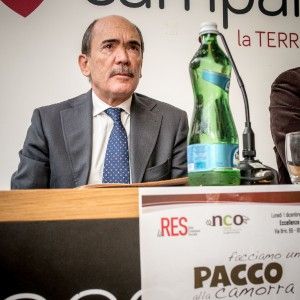 Pacco dono di Natale<br />con i beni delle mafie
