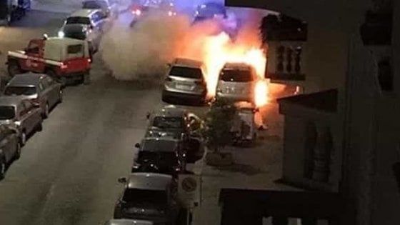 Milano, preso sul fatto il piromane di Città Studi: undici auto incendiate in tre settimane