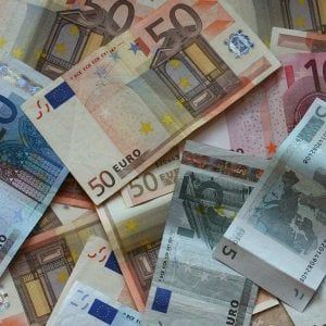 Gender gap, nelle buste paga di uomini e donne una differenza di oltre 3mila euro