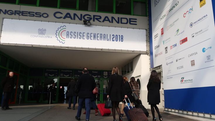 Confindustria non sceglie: la base guarda a destra, i vertici a sinistra  