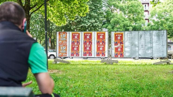 Referendum tra megafoni, assemblee e social: così in Piemonte si lotta per il quorum