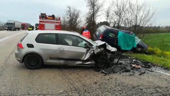 Foggia, scontro frontale sulla circonvallazione: muoiono padre, madre e figlio di 2 anni