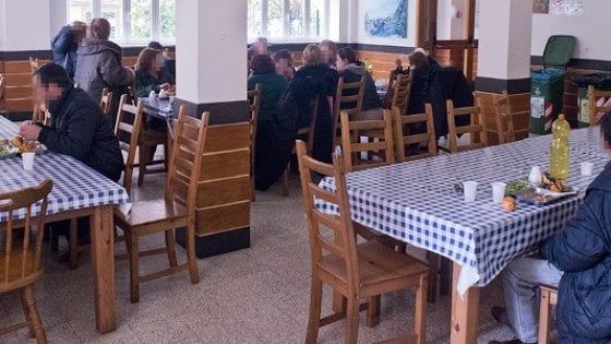 A Salerno pranzo di San Valentino alla mensa dei poveri