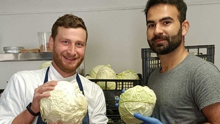 Guerra in Ucraina, il ristorante nell'Astigiano chiude e prepara cavoli  per i profughi