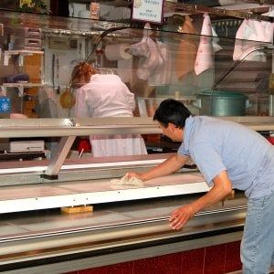 I bonus non bastano agli italiani: cala la fiducia dei consumatori