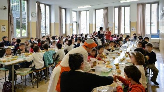 Foggia, mensa negata all'alunno disabile: "Nessuno può assisterlo, la famiglia provveda"