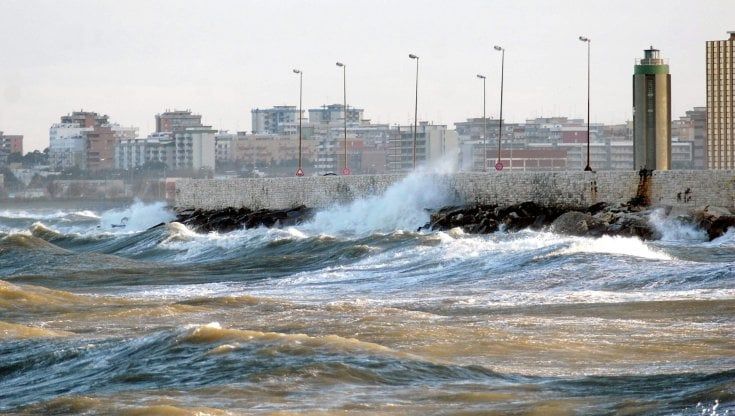 Previsioni meteo, ciclone mediterraneo porta pioggia e neve al Sud