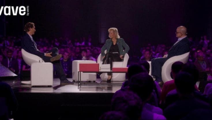 Wave 2026, Jony Ive e John Elkann: progettare Ferrari Luce e il mondo in cui viviamo