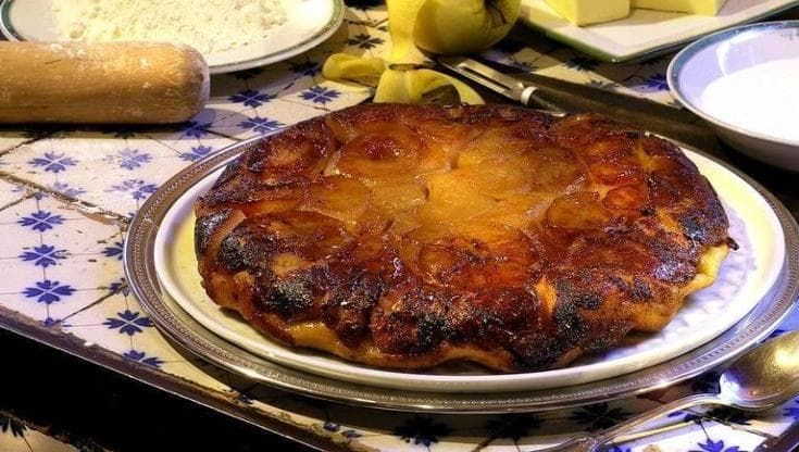 Tarte Tatin, due sorelle e una leggenda nata per sbaglio