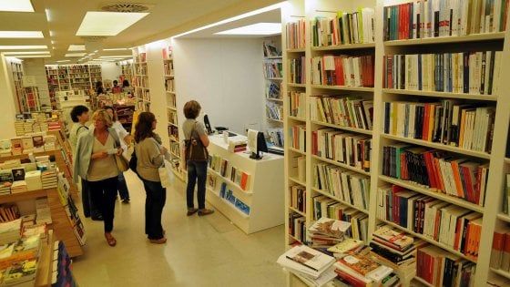 Furto nella libreria Laterza di Bari: "Hanno portato via poche centinaia di euro ma neanche un libro"