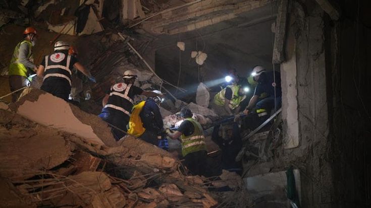 La furia dell’aviazione israeliana su Beirut: “È un massacro, quasi 200 morti”