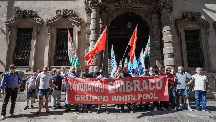 Embraco, l'attacco del vescovo di Torino: "Il governo dica cosa vuol fare dei 390 lavoratori"