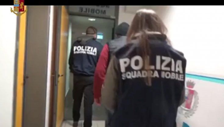 Neonato abbandonato a Ragusa, indagata anche la madre