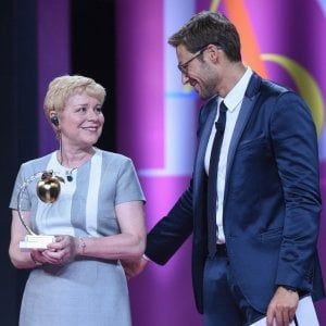 La mela d'oro della Fondazione Bellisario a Linda Jackson, ceo Citroen