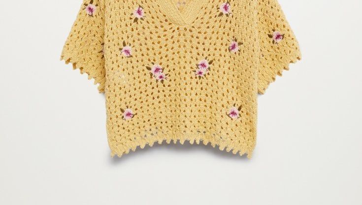 La polo crochet che piace a Gigi Hadid