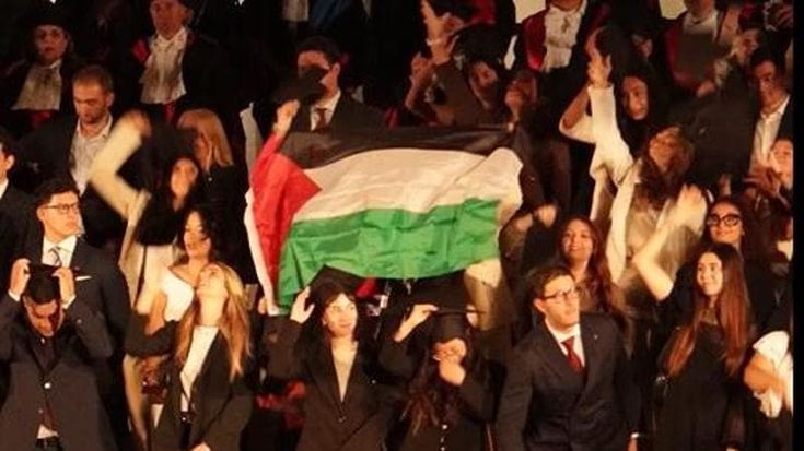“Non si può festeggiare mentre Gaza brucia”, studenti contestano la ministra Bernini alla Sapienza