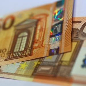 Quello che i "no-euro" non dicono: senza moneta unica dovremmo lasciare l'Europa