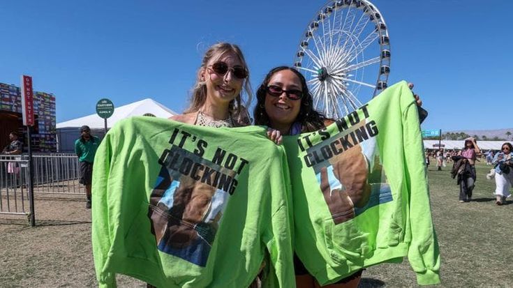 Justin Bieber al Coachella divide il pubblico. Felpa e laptop per un cachet da 10 milioni di dollari