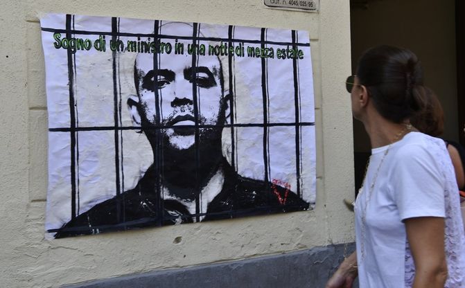 Milano, Roberto Saviano in galera: l'ultima provocazione dell'artista Cristina Donati Mayer