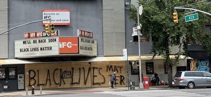 Stati Uniti, il risveglio delle sale. Ma qualche gestore avverte: "Dove sono finiti i giovani?"