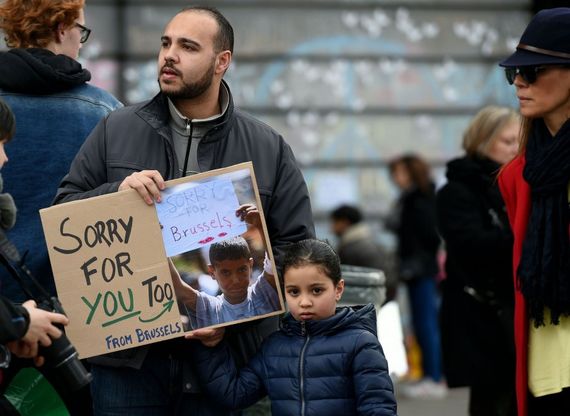 Bruxelles, ''Sorry for you too'' la risposta di un cittadino al piccolo di Idomeni