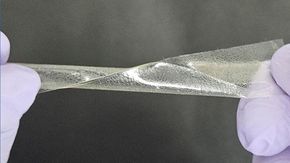 Una pellicola di cellulosa che raffredda l’elettronica con l’acqua presa dall’aria