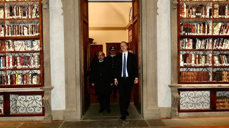 Schmidt da oggi a Napoli, la candidatura si allontana. Un manager in alternativa