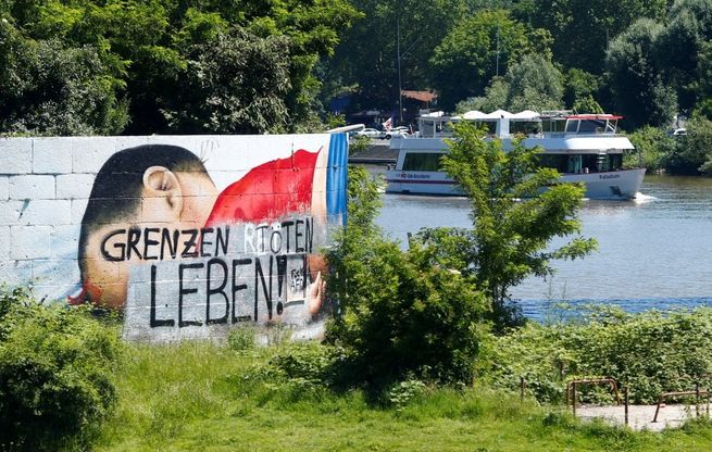 Francoforte, deturpato il mural dedicato al piccolo Alan