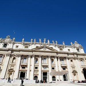 L'8 per mille della Chiesa scende sotto il miliardo