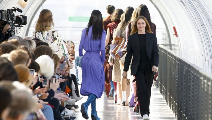 Stella McCartney: una collezione ispirata all'artista Frank Stella