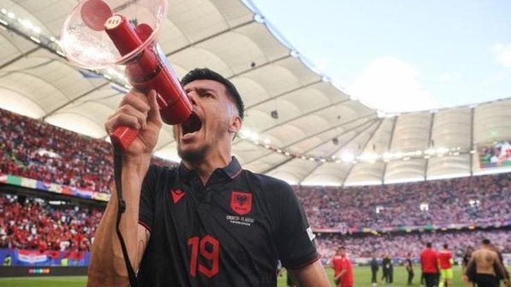 Euro 2024, Daku (Albania) squalificato per due turni: aveva intonato cori anti-Serbia con i suoi tifosi