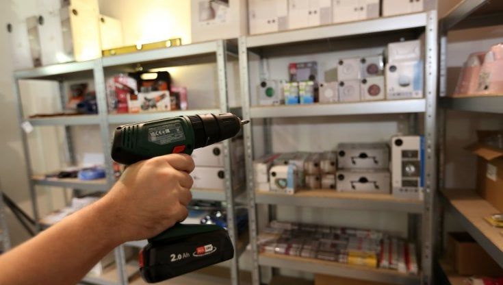Genova, compro un servizio, pago con il mio tempo: nei vicoli dell’ex ghetto ecco il baratto solidale