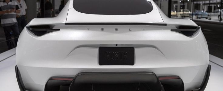 Arriva la Mercedes elettrica: crolla il valore di Tesla