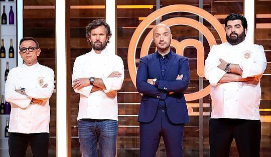 Sanremo, #nonsolofestival: tra film e serie tv, così le altre reti "adeguano" i palinsesti